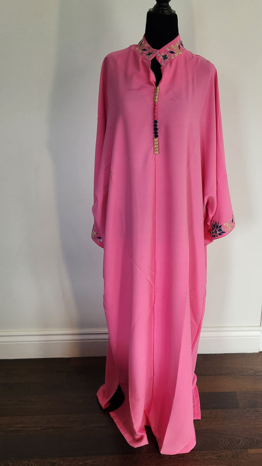 Embroidered High-Collar Moroccan Kaftan – Chic & Timeless